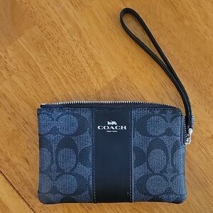 NWOT Coach Signature Black Wristlet w/card slots